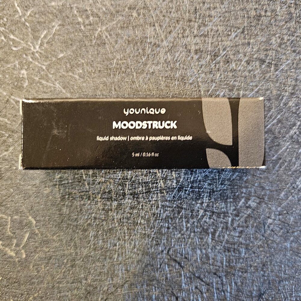 Younique MOODSTRUCK Luxe Eyeshadow in REVERENT - Picture 3 of 8